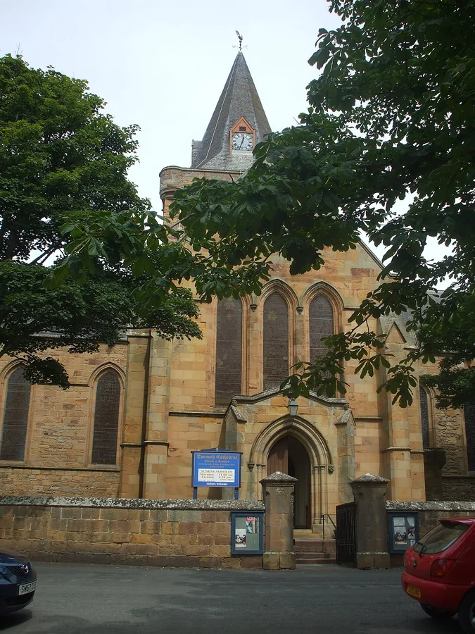 Dornoch Cathedral im historischen Zentrum von Dornoch