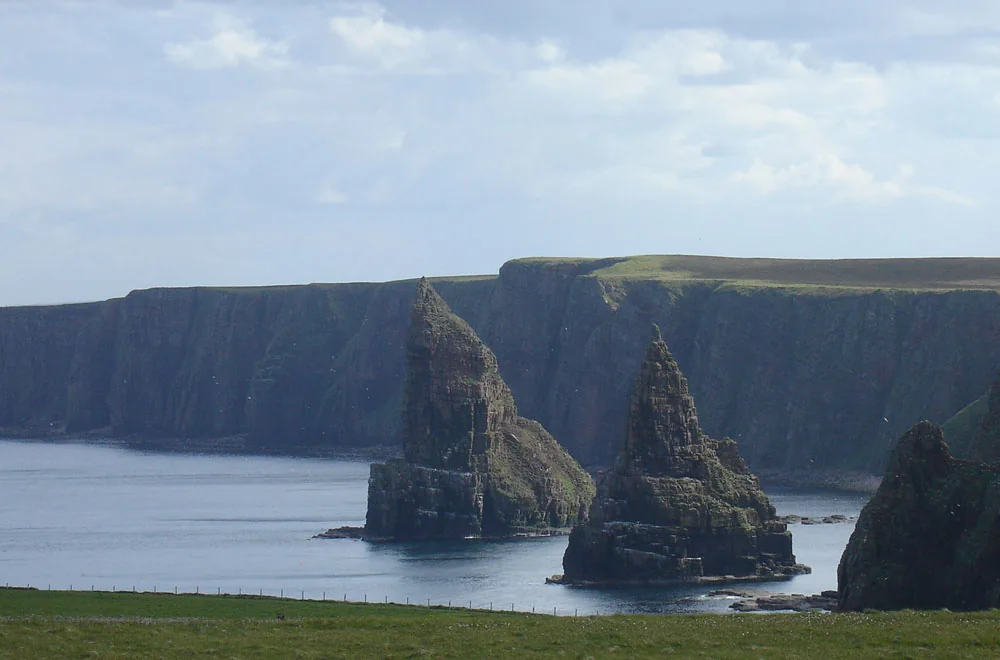 Felsnadeln bei Duncansby Head an der Nordostküste