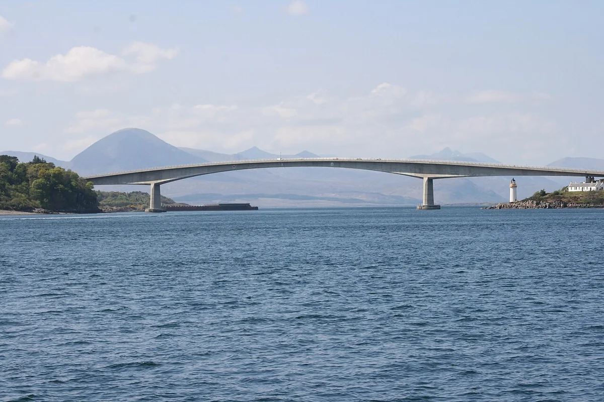 Skye Bridge zwischen Festland und Isle of Skye