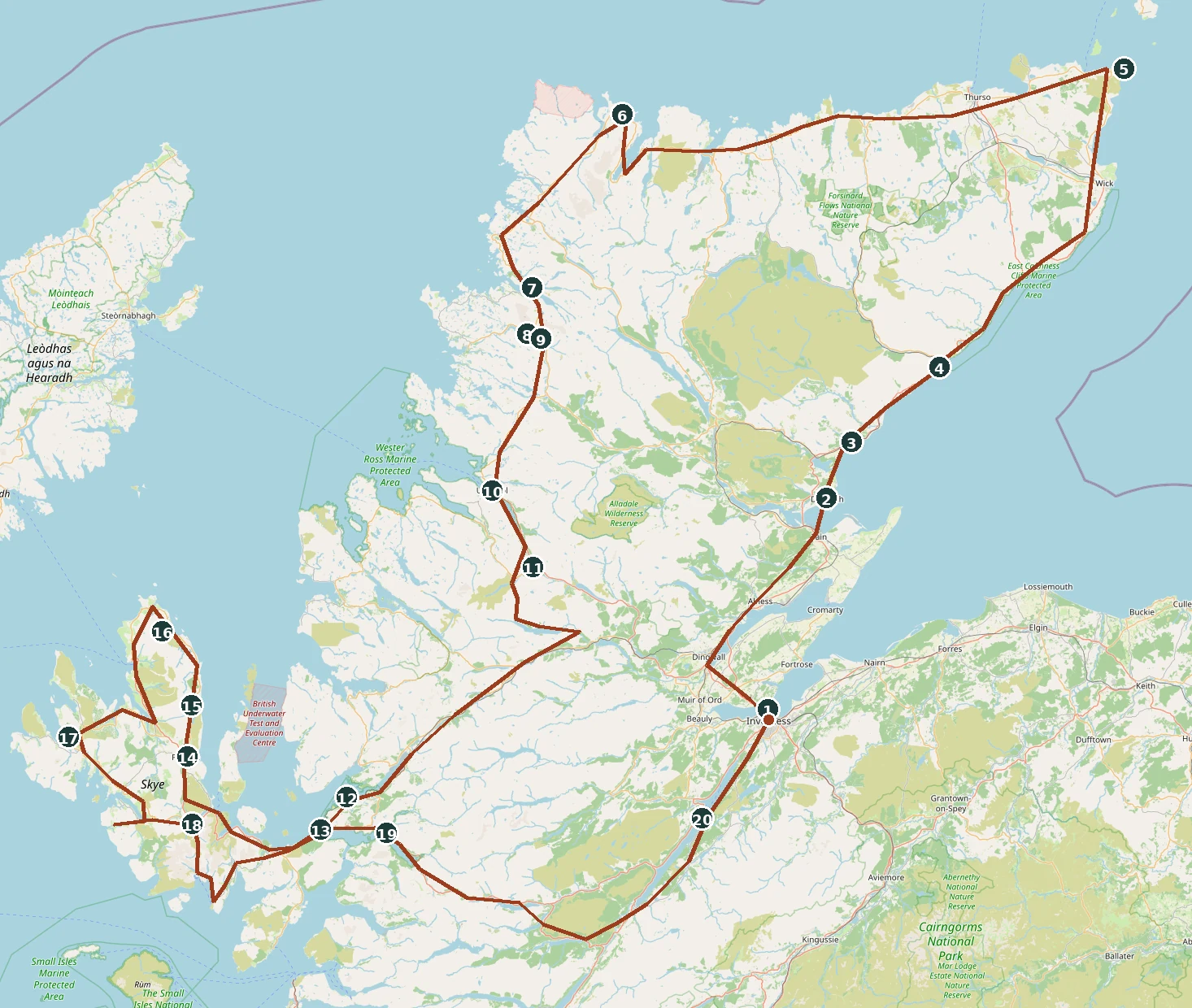 Echte OpenStreetMap-Karte von Nordschottland und Skye mit der GPX-Spur des Schottlandtüürli und zwanzig nummerierten Bildstationen